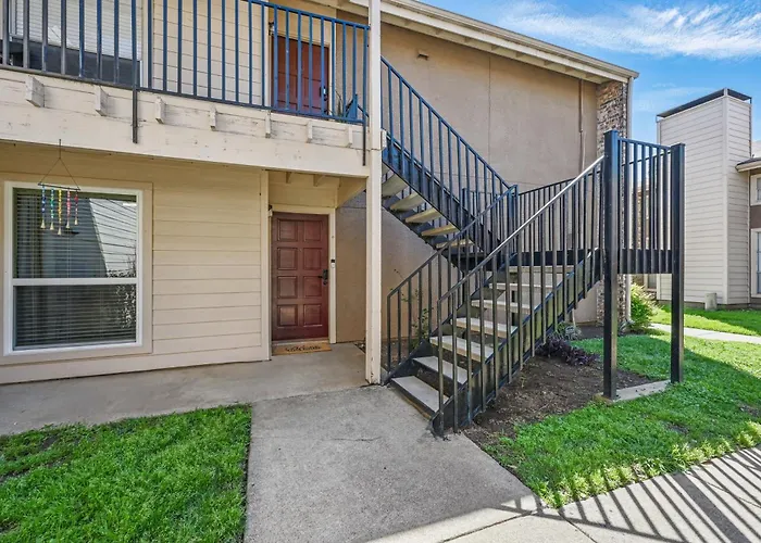 Apartment Big Soccer Games 2026, Media, Workers & Guests, 2br, 2ba Condo, 29 Nights Or *