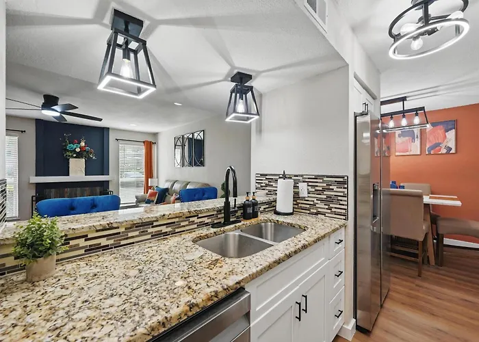 Apartment Big Soccer Games 2026, Media, Workers & Guests, 2br, 2ba Condo, 29 Nights Or *
